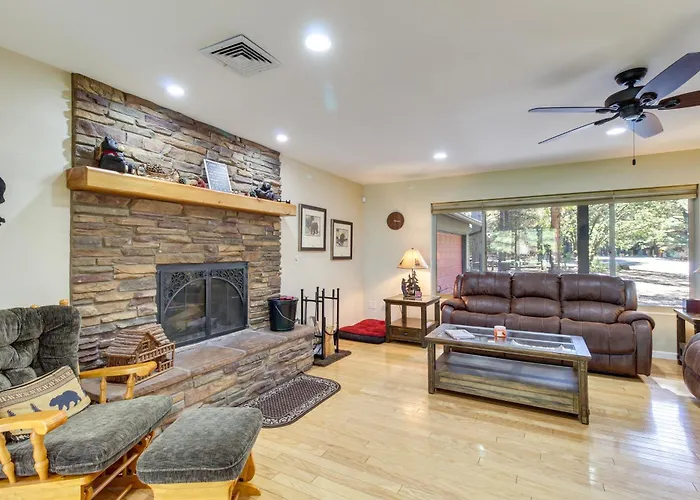 Dog-friendly On Pinetop Lakes Course! Holiday home Indian Pine